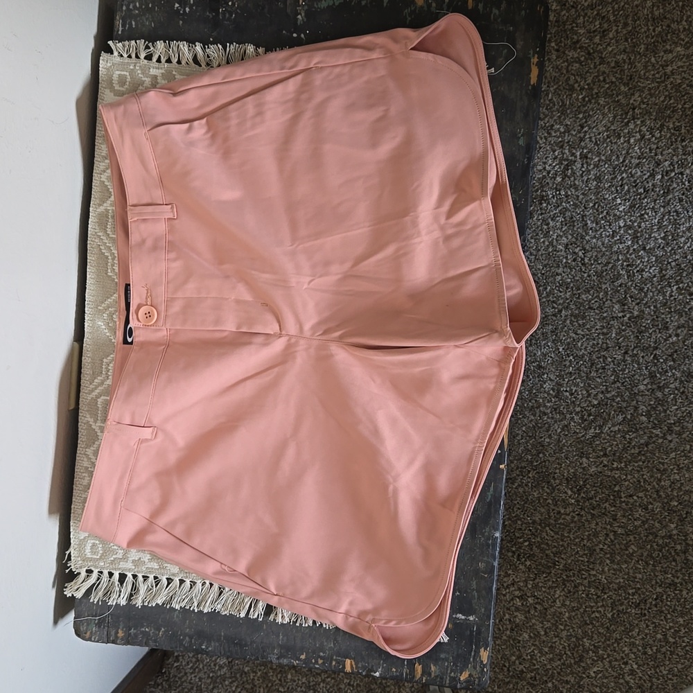 Oakley golf shorts- "fluffy pink"